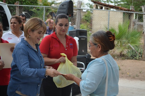 DIF Entrega Becas a Niños Discapacitados de Bahía