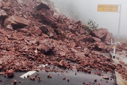 Reabren a la Circulación la Carretera Federal 200, Tras Derrumbes