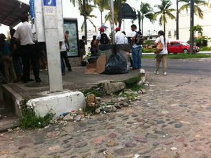 Adoquín y Banquetas Destrozadas