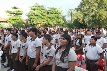 Felicita Alcalde a Egresados de Educación Básica