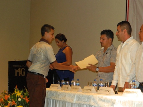 Reitera Rafael Cervantes Apoyo a la Educación en el Municipio