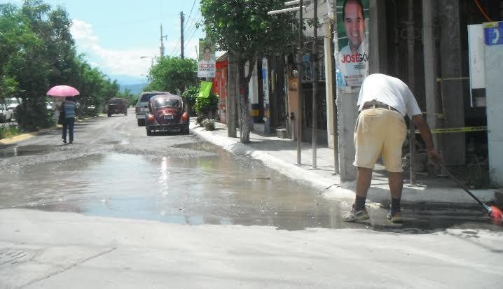 Inservible Obra de Asfalto en Vialidades de Valle Dorado
