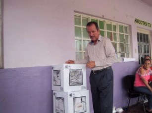 Bajo un Serio Hermetismo Votó Héctor Paniagua