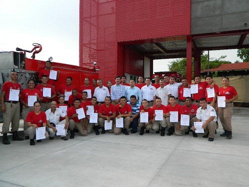 Reconoce Alcalde labor heroica de bomberos