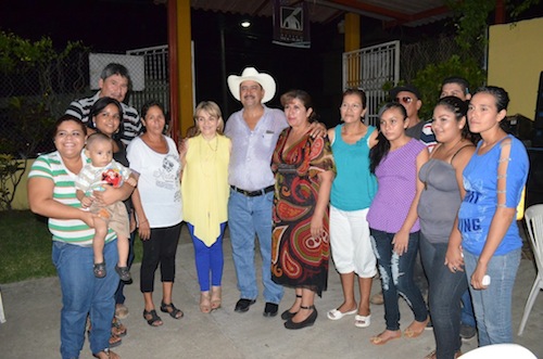 Convive Alcalde con vecinos de San Juan de Abajo