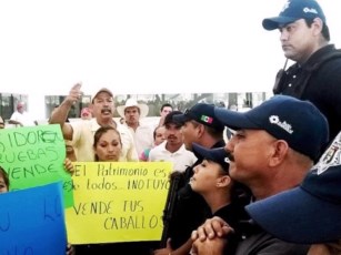 Impiden Acceso a Sesión de Cabildo a Inconformes del PRD