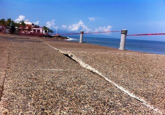 Fuerte Oleaje Daña Malecón
