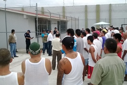 Alcalde Visitó a Internos de la Cárcel Municipal