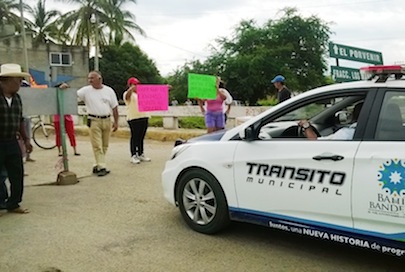 Por mentiras y engaños bloquearon la avenida El Porvenir
