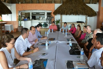 Participa José Gómez en Reunión con Vecinos de Sayulita