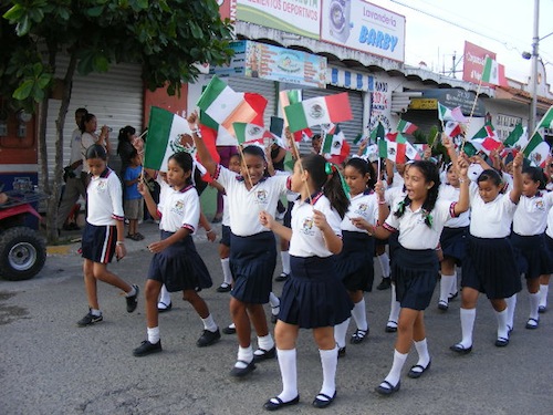 Pocas Escuelas pero Habrá Desfile de Independencia en Valle Dorado