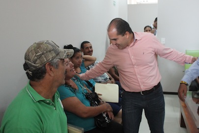 Dedica alcalde horas extras a escuchar peticiones de ciudadanos