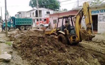 Ante Presión Constructora Reanudó Obra en el Porvenir pero se les Acabó el Diesel