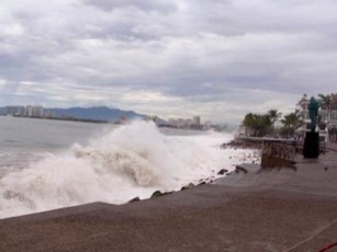 Fuerte Oleaje e Intensas Lluvias