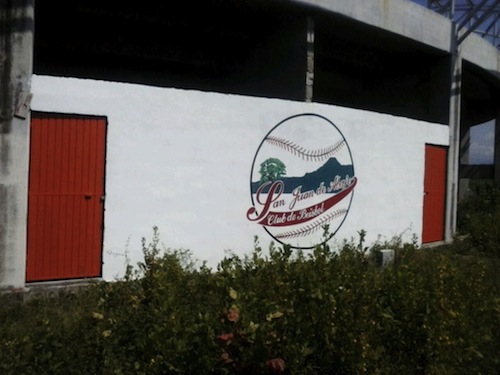 Agradecen a Grupo Cora USA Donación de Material Deportivo