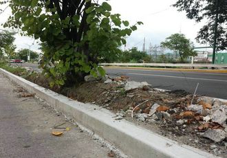 Dejan Arrumbado Material en Avenida Luis Donaldo Colosio