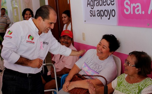 Entrega Ana Lilia López equipo para el DIF de Bahía