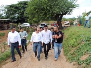 Atiende Alcalde Queja de Colonos por Arroyo de Aguas Residuales