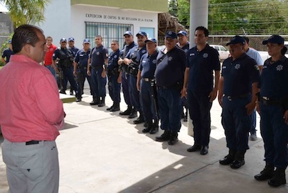 Paga José Gómez sus quincenas a los policías del municipio