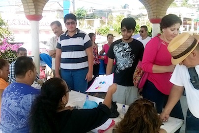Corridos a “cintarazos” gente de José Gómez; quisieron golpear a señora