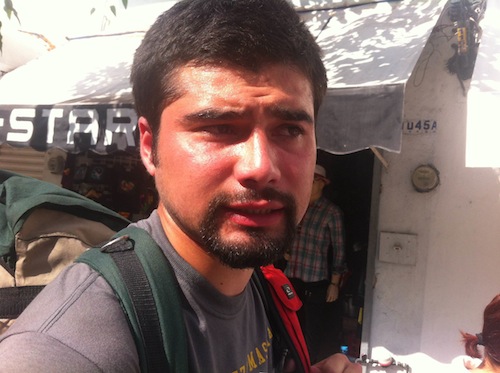 Turista Chileno Timado Por Vendedores de Boletos Falsos