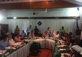 Regidores Discuten 35 Minutos, al Final Todo Sigue Igual para Maestros Jubilados