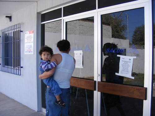 Continúan deficientes los servicios en los Centros de Salud