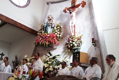 Ocho sacerdotes celebraron misa en honor a Nuestra Señora de la Paz
