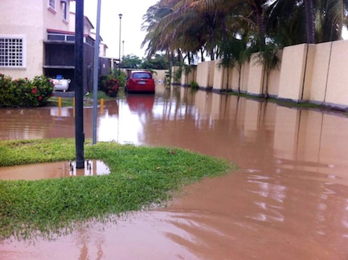 Creciente del Río Ameca Inundó a Villas Vallarta Frente a Jarretaderas