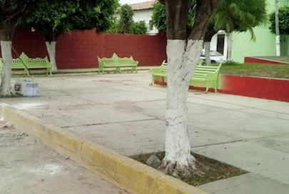 José Gómez ordena pintar la plaza de San Juan con colores de su partido