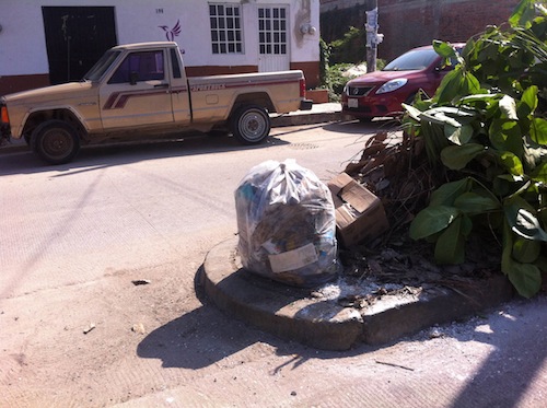 Vecinos Demandan Acción y No Palabras para Resolver Problema de Basura