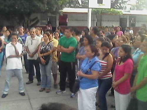 Denuncian a Director por Maltrato a Niños y Acoso a Madres de Familia