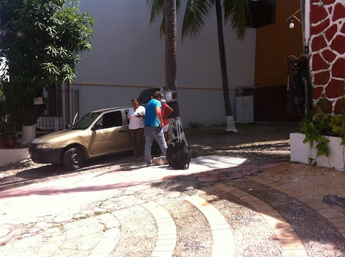 Tras Clausura Desalojan Violentamente a Turistas