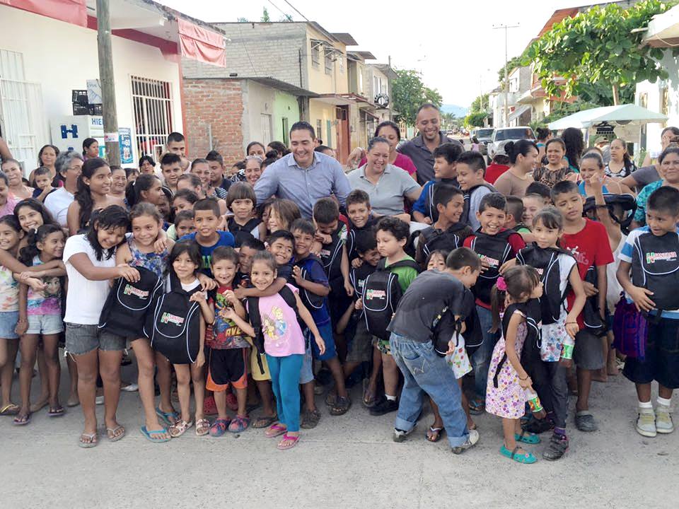 Feliz Inicio de Clases: Héctor Santana