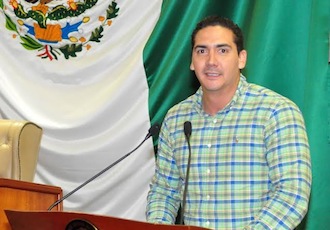 Agradece Héctor Santana al Pueblo Mágico de Sayulita