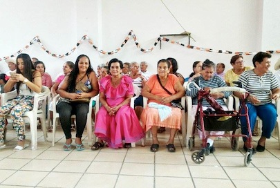 Presidenta del DIF de Bahía los dejó plantados y no coronó a reina de la 3a. edad