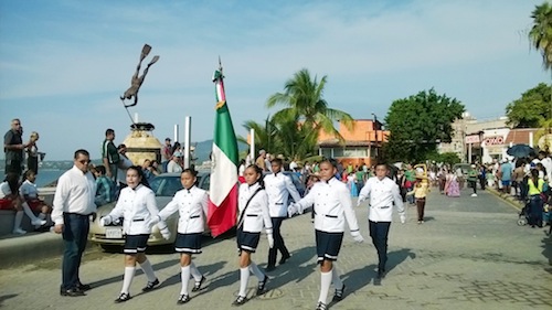 Revolucionario y Deportivo el Desfile del 20 de Noviembre de Bucerías