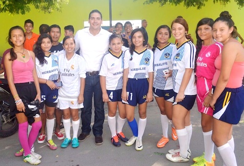Torneo Relámpago de Fútbol “Héctor Santana”, se Celebró en Jardines del Sol