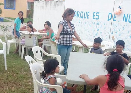Tarde de Lectura Infantil en Parque de Villas de la Bahía; en pie de Lucha