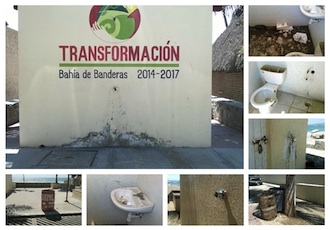 Inservibles y sucios baños de entradas al mar de Bucerías