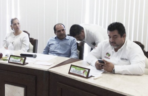 Fuera de la Ley Sesión Extraordinaria de Cabildo que Convocó José Gómez