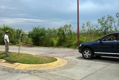 Cierran Vialidad con Soga Condominio Flamingos Residencial Atrás de Mega Comercial