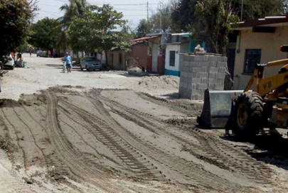Pueblo de San Juan de Abajo Rellena y Empareja sus Calles a Través del CAC