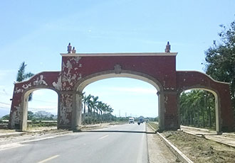 Con oportunismo espera José Gómez pintar los arcos de San Juan de Abajo