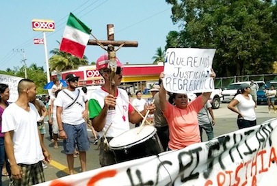 Pueblo de Lo de Marcos cerró la federal 200; exigen investigación por desaparición de joven