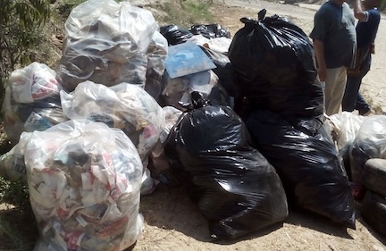 Ciudadanos Sacan Basura del Cauce del Arroyo del Indio en Bucerías