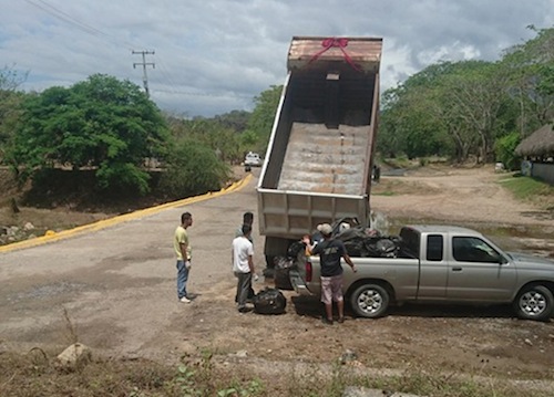 Ciudadanos Recolectan Basura del Río Ameca a Falta de Interés de José Gómez