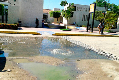 No Puede OROMAPAS Reparar Fuga de Aguas Negras en IMSS de Mezcales