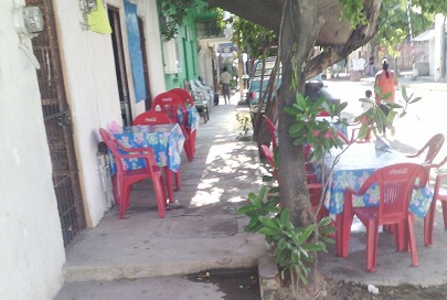 Piden Tránsito en Bucerías Entrada de Primaria y Banqueta Bloqueada con Vendimias y Carros