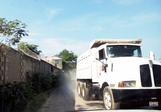 Sigue Polvareda Vehicular Afectando a Colonos de Jarretaderas